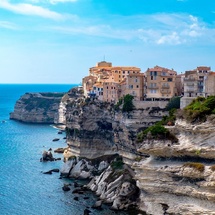 Corse d'automne – Quand la lumière dorée enveloppe mer et maquis Corse d'automne – Quand la lumière dorée enveloppe mer et maquis